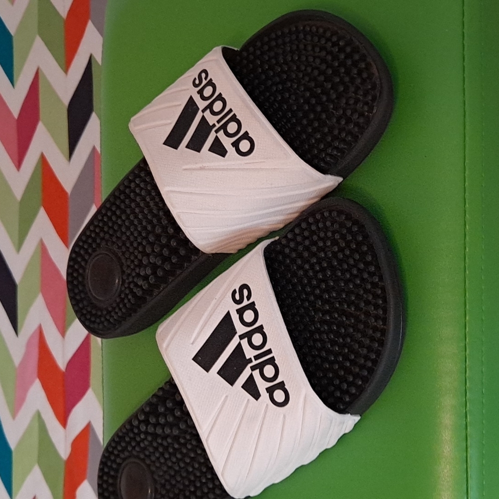 ADIDAS flip flops..size 8..white n blk